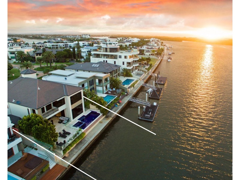 8 Knightsbridge Parade East, Sovereign Islands QLD 4216