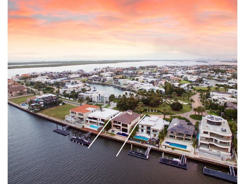 8 Knightsbridge Parade East, Sovereign Islands QLD 4216