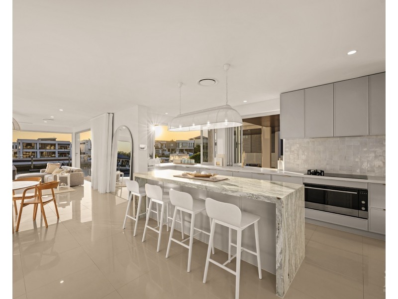 78 Royal Albert Crescent, Sovereign Islands QLD 4216