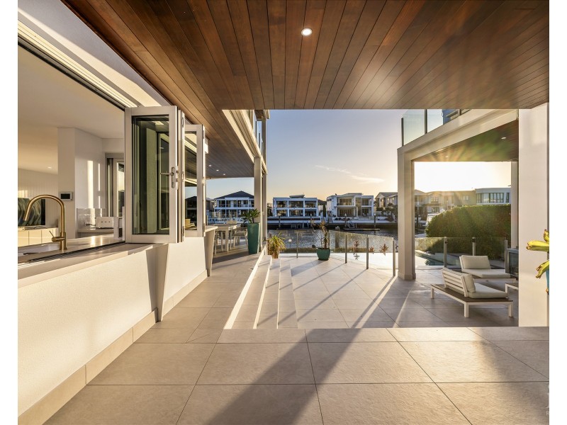 78 Royal Albert Crescent, Sovereign Islands QLD 4216