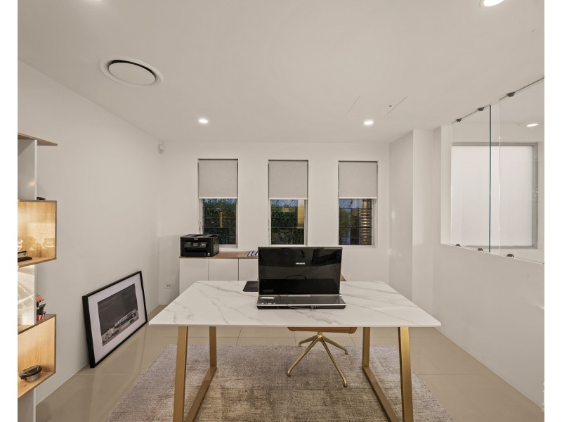 78 Royal Albert Crescent, Sovereign Islands QLD 4216