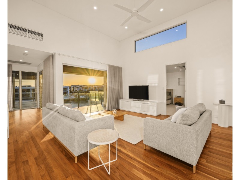 78 Royal Albert Crescent, Sovereign Islands QLD 4216