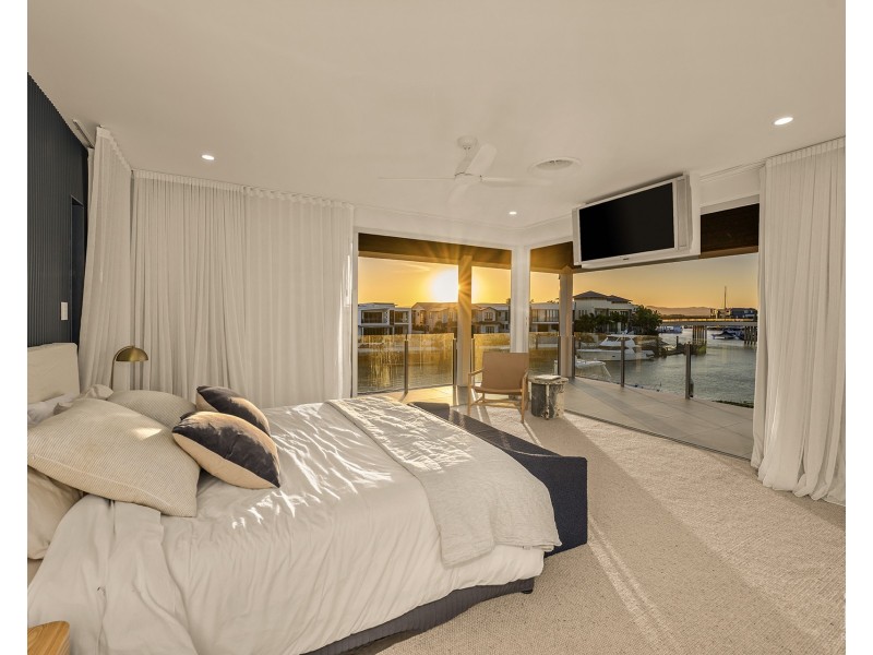 78 Royal Albert Crescent, Sovereign Islands QLD 4216