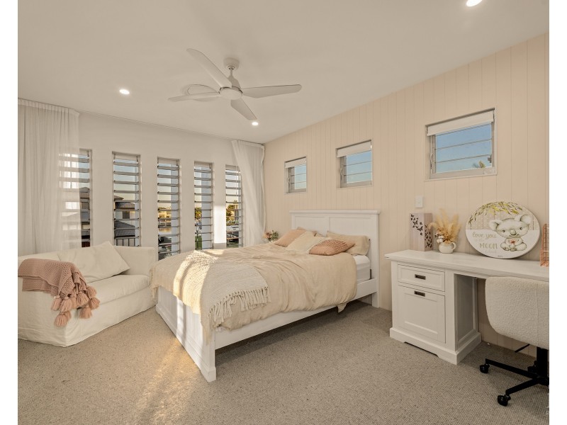 78 Royal Albert Crescent, Sovereign Islands QLD 4216