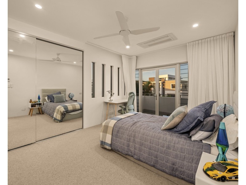 78 Royal Albert Crescent, Sovereign Islands QLD 4216