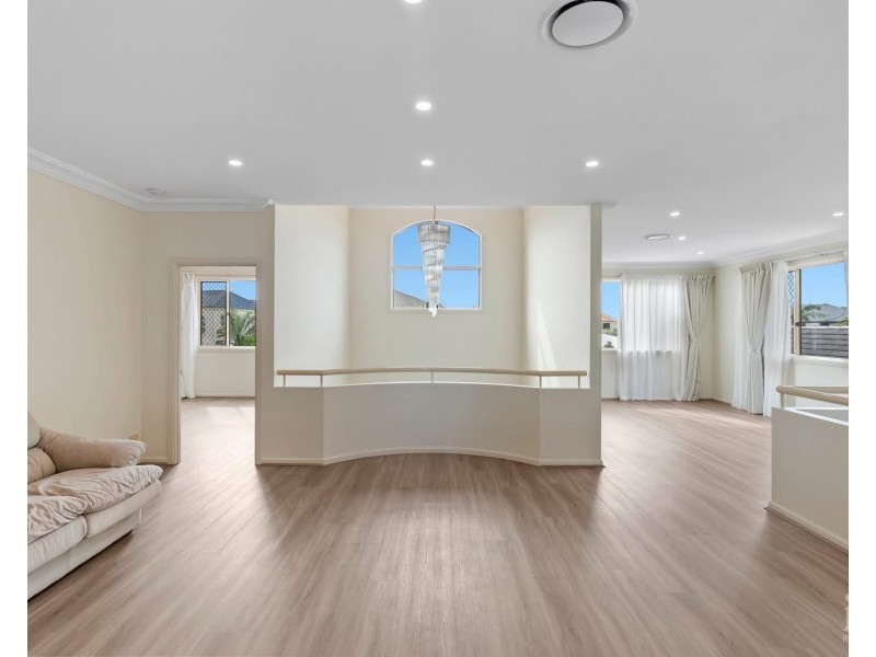 25 King Arthurs Court, Sovereign Islands QLD 4216