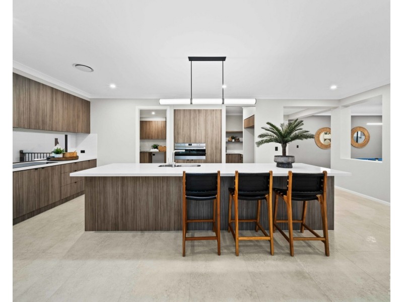 188 Lake Serenity Boulevard, Helensvale QLD 4212