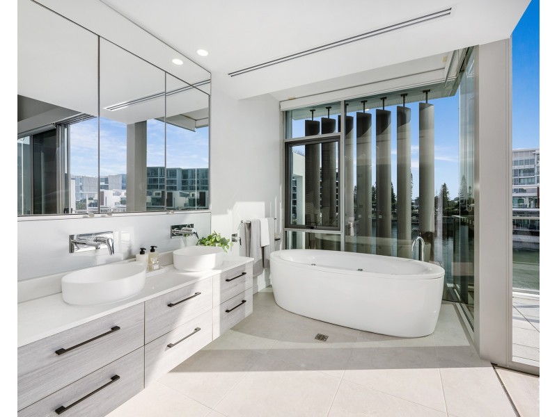 8103/2 Ephraim Island Parade, Paradise Point QLD 4216