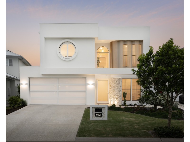 9221 Peter Senior Drive, Hope Island QLD 4212