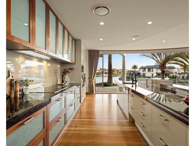 31 The Sovereign Mile, Sovereign Islands QLD 4216