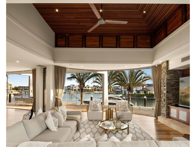 31 The Sovereign Mile, Sovereign Islands QLD 4216