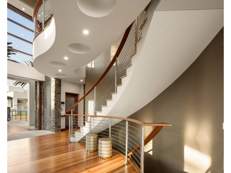 31 The Sovereign Mile, Sovereign Islands QLD 4216