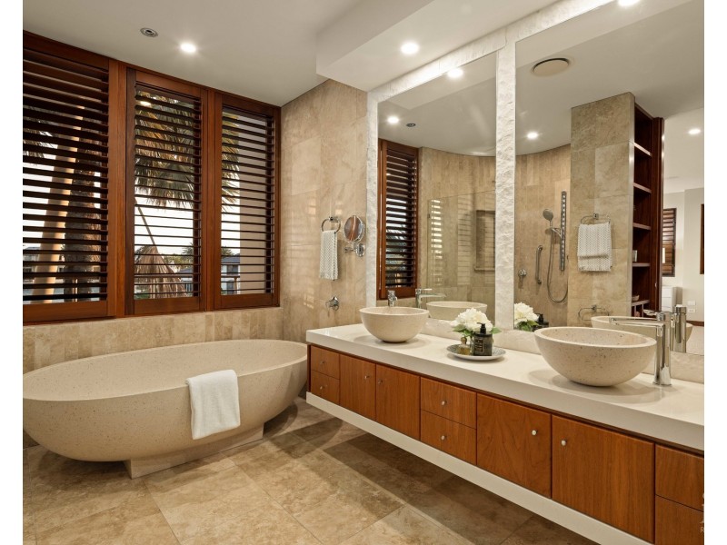 31 The Sovereign Mile, Sovereign Islands QLD 4216