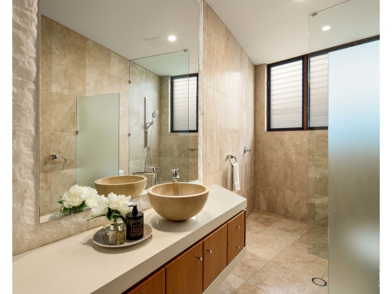 31 The Sovereign Mile, Sovereign Islands QLD 4216