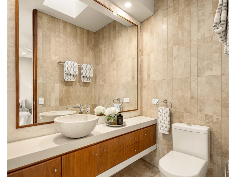 31 The Sovereign Mile, Sovereign Islands QLD 4216