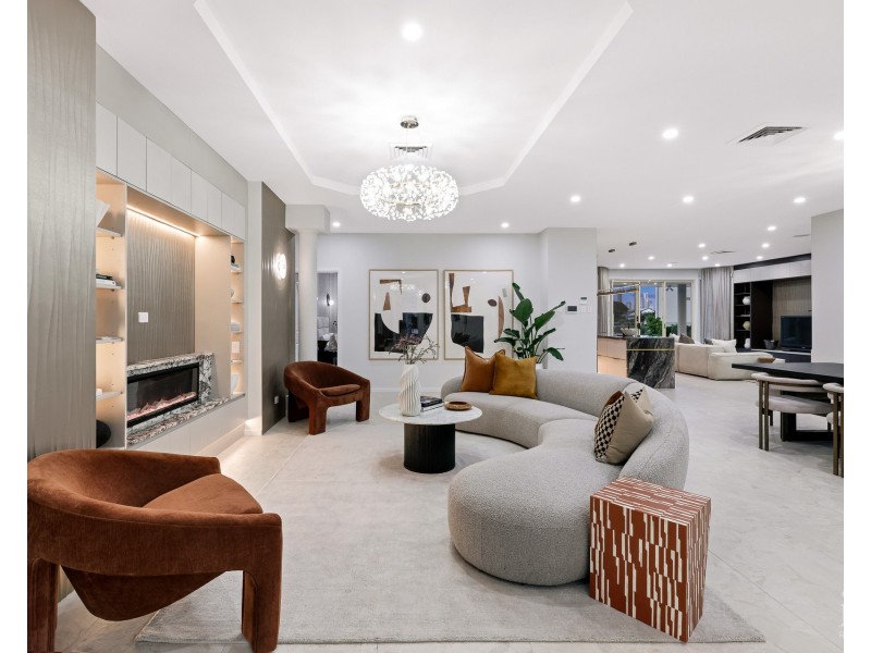 94 Edinburgh Road, Benowa Waters QLD 4217