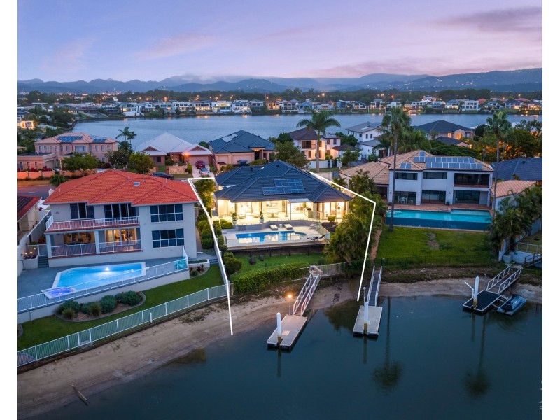 94 Edinburgh Road, Benowa Waters QLD 4217