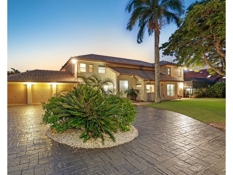 82-84 Tradewinds Avenue, Paradise Point QLD 4216