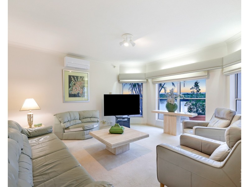 82-84 Tradewinds Avenue, Paradise Point QLD 4216