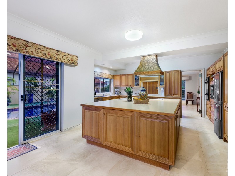 82-84 Tradewinds Avenue, Paradise Point QLD 4216