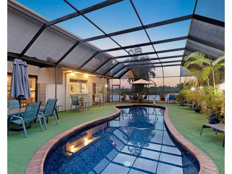 82-84 Tradewinds Avenue, Paradise Point QLD 4216