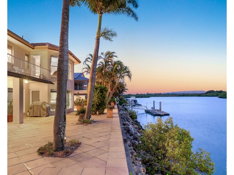 82-84 Tradewinds Avenue, Paradise Point QLD 4216