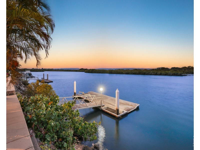 82-84 Tradewinds Avenue, Paradise Point QLD 4216