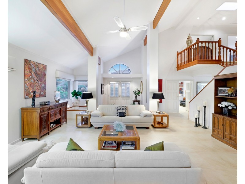 82-84 Tradewinds Avenue, Paradise Point QLD 4216