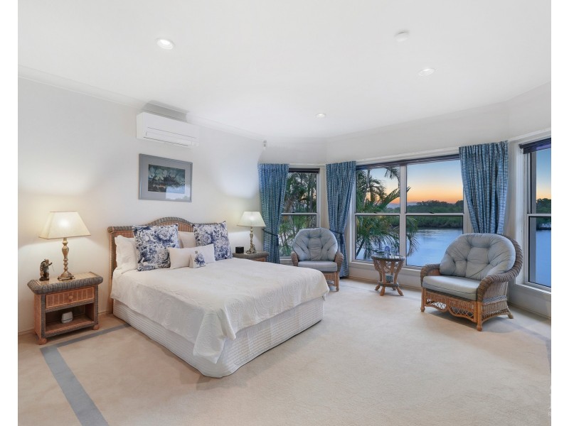 82-84 Tradewinds Avenue, Paradise Point QLD 4216