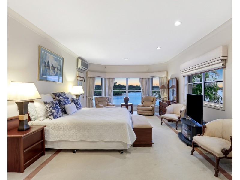 82-84 Tradewinds Avenue, Paradise Point QLD 4216