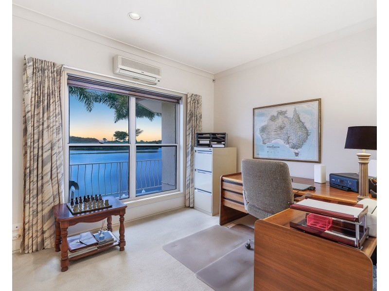 82-84 Tradewinds Avenue, Paradise Point QLD 4216