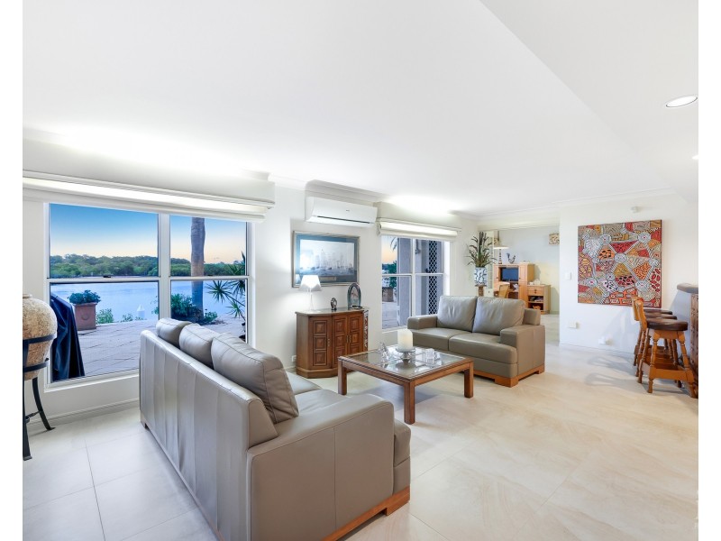 82-84 Tradewinds Avenue, Paradise Point QLD 4216