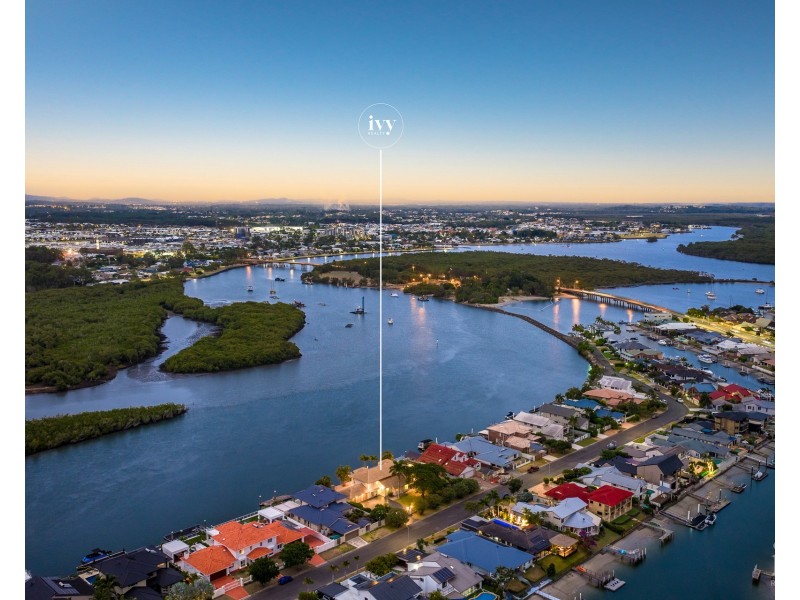 82-84 Tradewinds Avenue, Paradise Point QLD 4216
