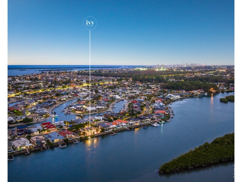 82-84 Tradewinds Avenue, Paradise Point QLD 4216