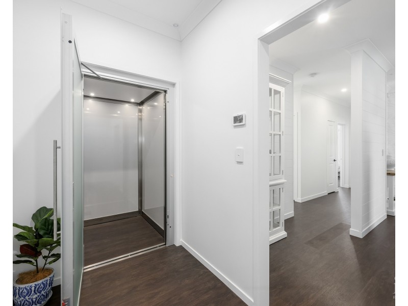 10 Belair Crescent, Paradise Point QLD 4216