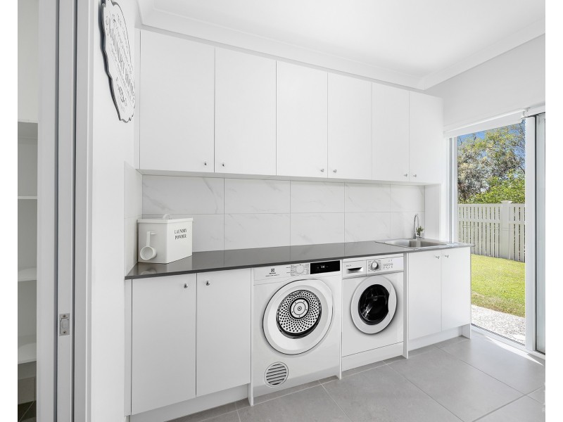 10 Belair Crescent, Paradise Point QLD 4216