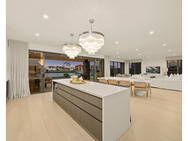 1048 Edgecliff Place, Sanctuary Cove QLD 4212