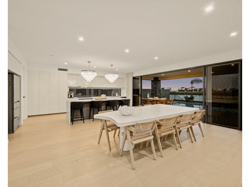 1048 Edgecliff Place, Sanctuary Cove QLD 4212