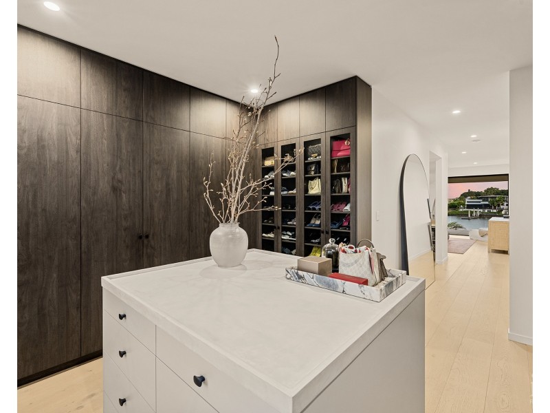 1048 Edgecliff Place, Sanctuary Cove QLD 4212