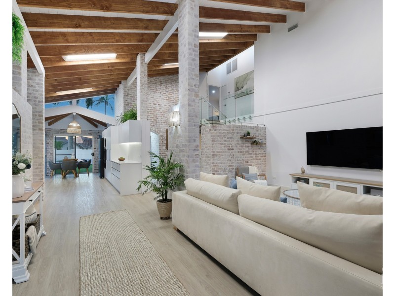 26 O’Grady Drive, Paradise Point QLD 4216