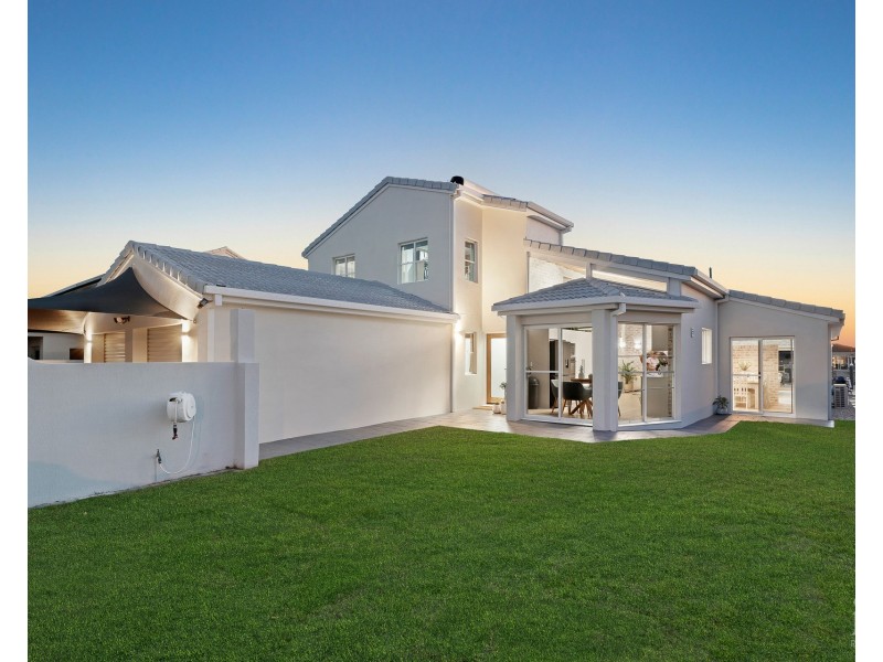 26 O’Grady Drive, Paradise Point QLD 4216