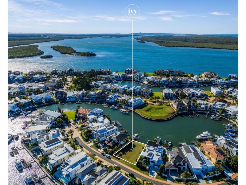 51 Royal Albert Crescent, Sovereign Islands QLD 4216