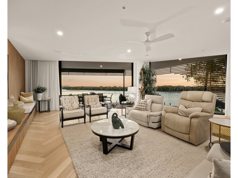 2/4  Paradise Parade, Paradise Point QLD 4216