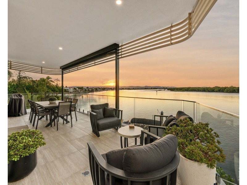 2/4  Paradise Parade, Paradise Point QLD 4216