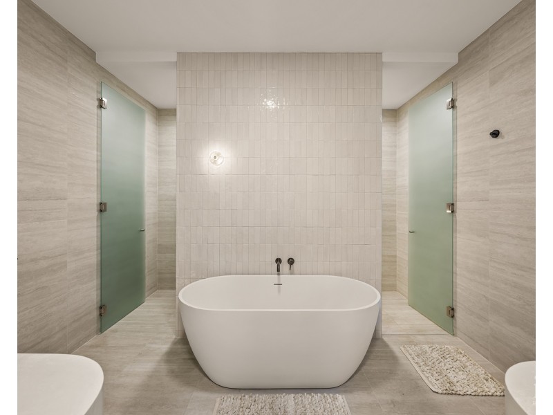 2/4  Paradise Parade, Paradise Point QLD 4216