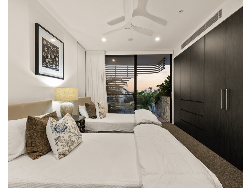 2/4  Paradise Parade, Paradise Point QLD 4216