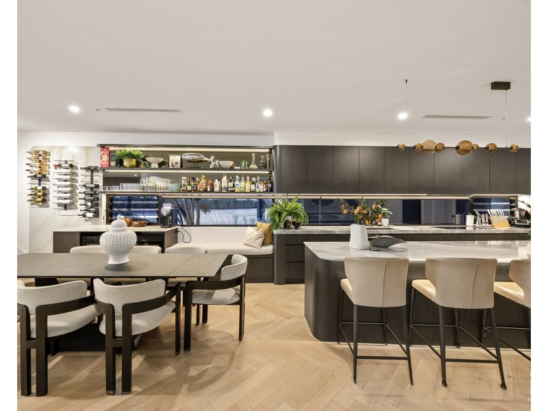 2/4  Paradise Parade, Paradise Point QLD 4216