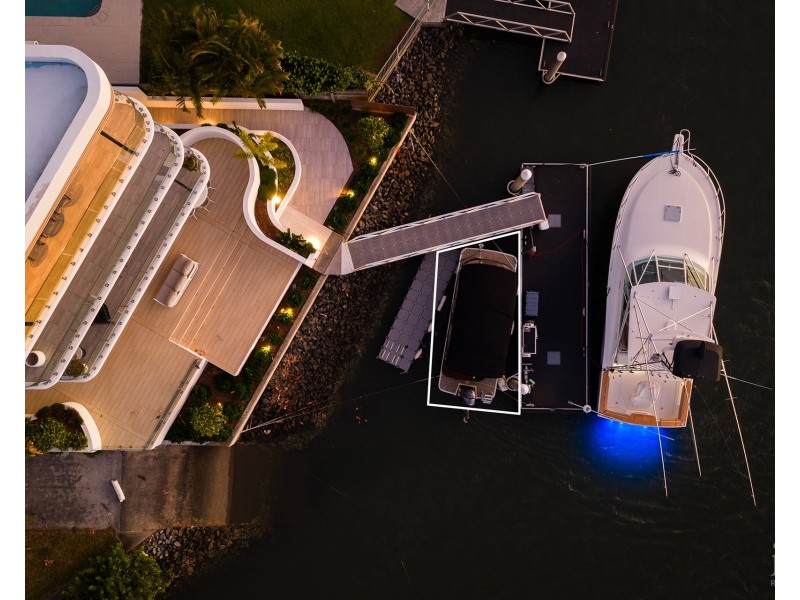 2/4  Paradise Parade, Paradise Point QLD 4216