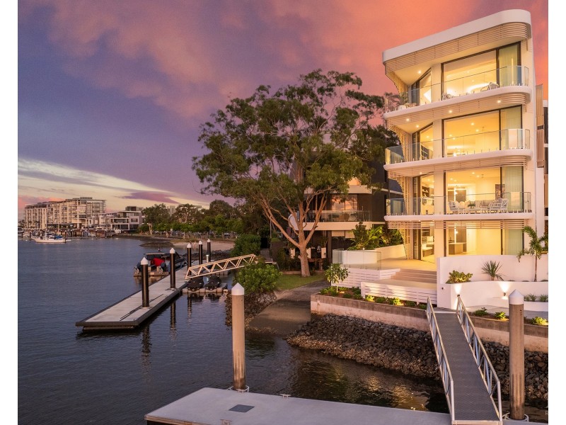 2/4  Paradise Parade, Paradise Point QLD 4216