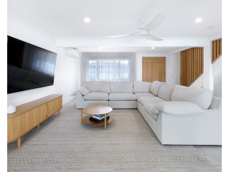 57 Abalone Avenue, Paradise Point QLD 4216